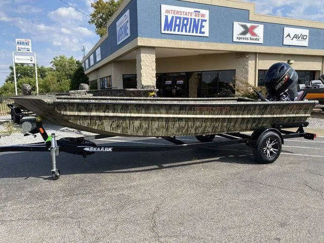 Slide: The Image of SeaArk DXS 1860 SLD 2026 - 2