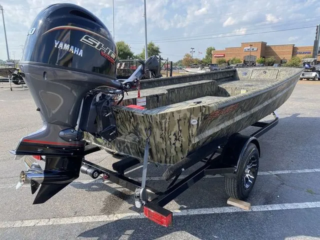 Slide: The Image of SeaArk DXS 1860 SLD 2026 - 5