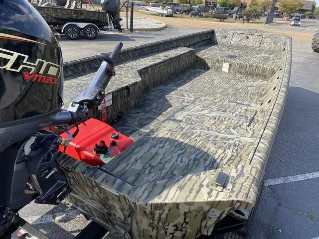 Slide: The Image of SeaArk DXS 1860 SLD 2026 - 6