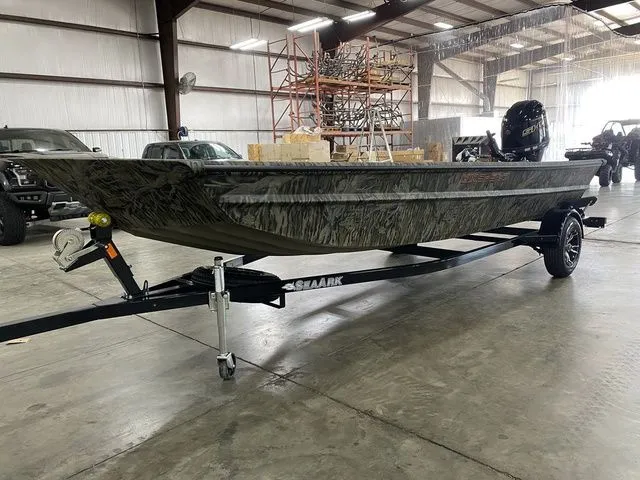 Slide: The Image of SeaArk DXS 1860 SLD 2026 - 9