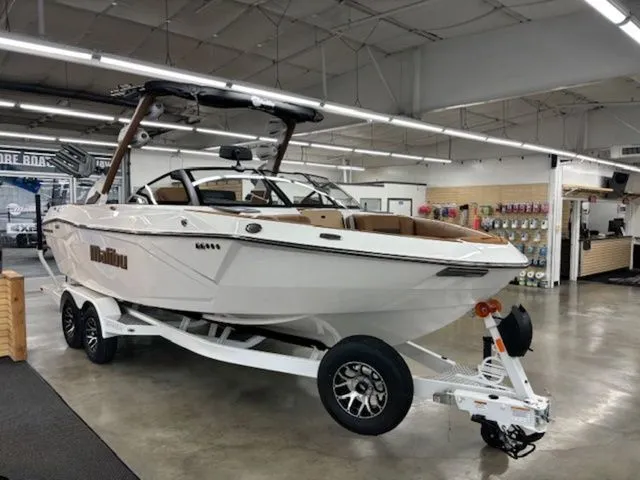 Slide: The Image of Malibu Wakesetter 23 LSV 2026 - 3