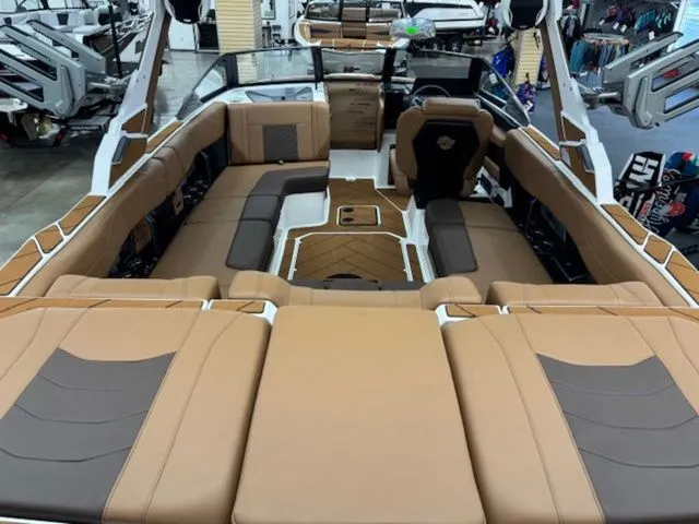 Slide: The Image of Malibu Wakesetter 23 LSV 2026 - 6
