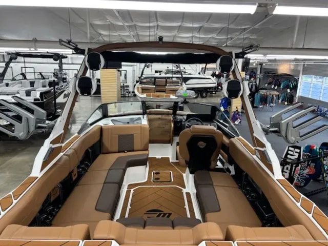 Slide: The Image of Malibu Wakesetter 23 LSV 2026 - 7