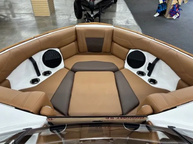 Slide: The Image of Malibu Wakesetter 23 LSV 2026 - 8