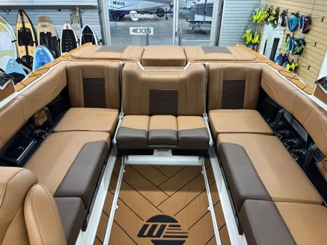 Slide: The Image of Malibu Wakesetter 23 LSV 2026 - 9