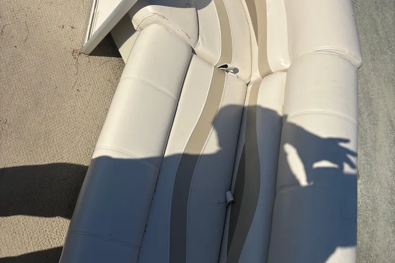 Slide: The Image of White leather seating on a 2003 Aqua Patio 200RE boat, with shadow cast on it. - 10