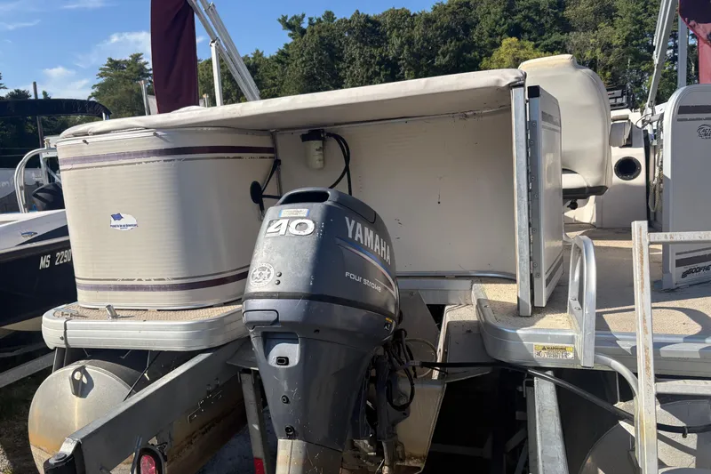 Slide: The Image of 2003 Aqua Patio 200RE pontoon boat with Yamaha 40 horsepower outboard motor. - 3