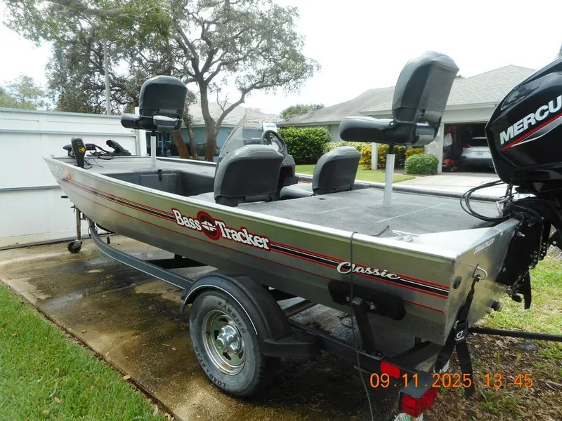 Slide: The Image of Tracker Bass Tracker Classic XL 2020 - 2