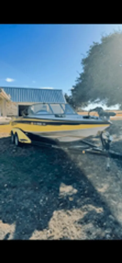 Slide: The Image of Ranger 210 VS Reata 2004 - 2