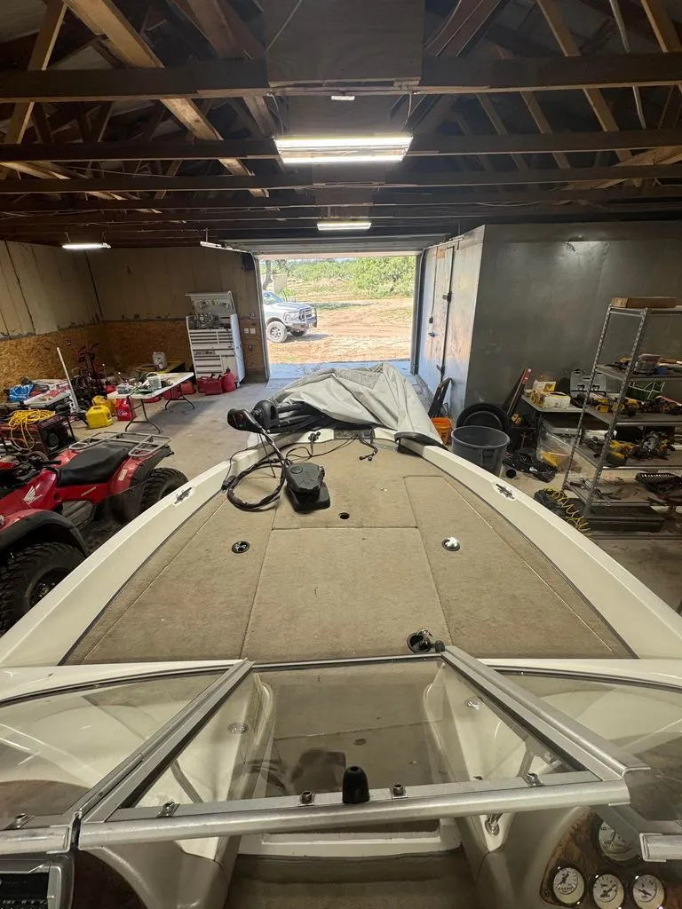 Slide: The Image of Ranger 210 VS Reata 2004 - 3