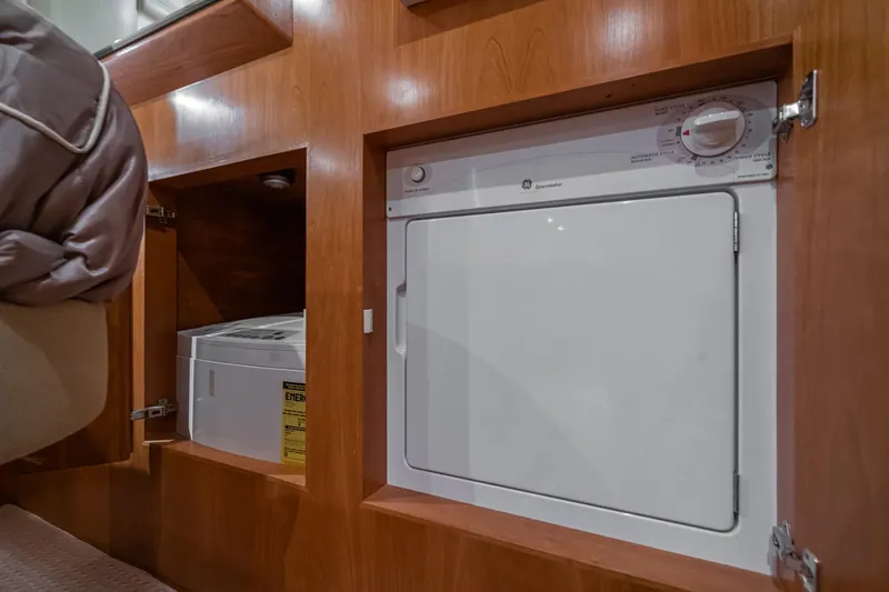 Slide: The Image of Built-in laundry appliances in 2006 Navigator 5100 RV interior. - 33