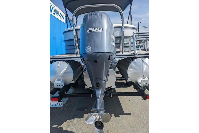 Slide: The Image of 2023 Berkshire 24RFX CTS pontoon boat with powerful 200 horsepower engine. - 21