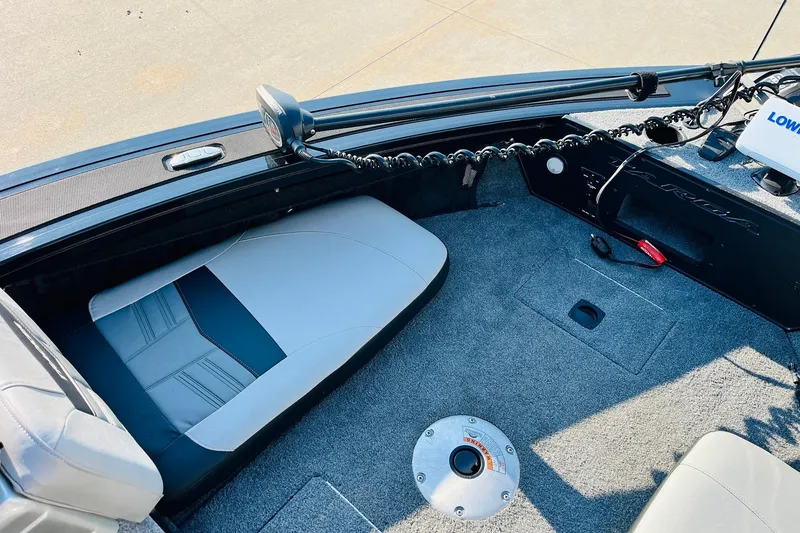 Slide: The Image of 2018 Tracker Targa V-19 Combo boat interior with seating and control panel. - 11