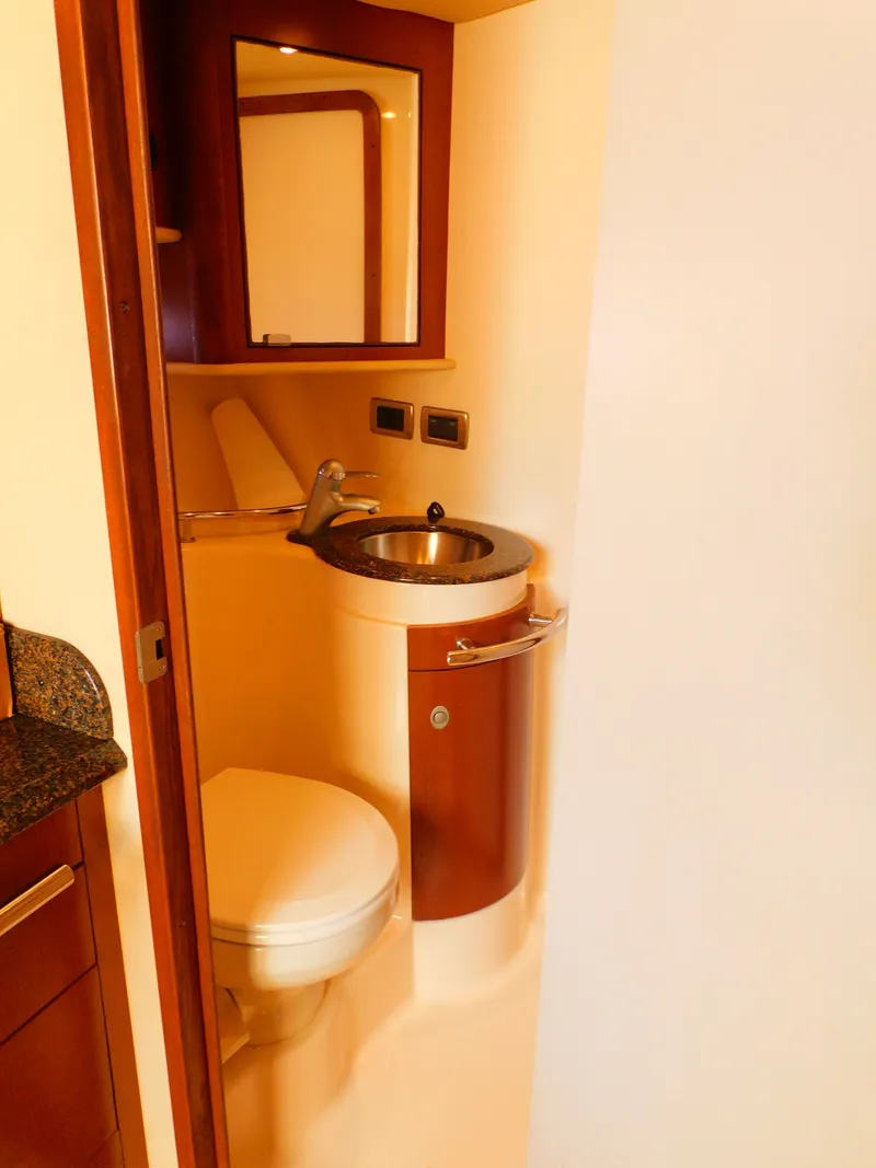 Slide: The Image of Sea Ray 40 Sundancer 2007 - 37