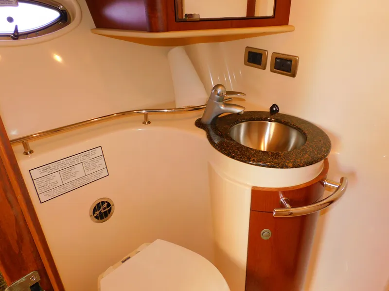 Slide: The Image of Sea Ray 40 Sundancer 2007 - 38
