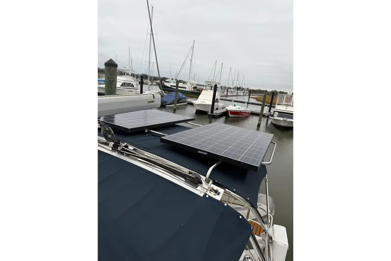 Slide: The Image of Sinergex Pure Sine 600 inverter installed in 2009 Hunter 38 yacht. - 32