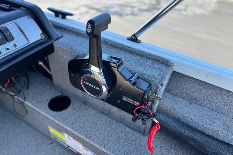 Slide: The Image of 2020 Alumacraft Escape 165 SC boat with Honda throttle control on carpeted console. - 23