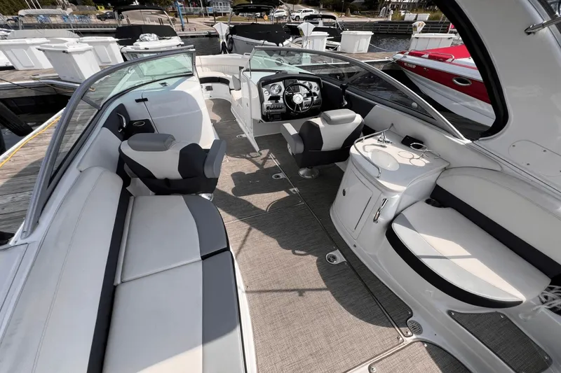 Slide: The Image of Cruisers Yachts 298 SS 2016 - 10