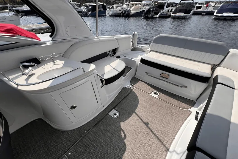 Slide: The Image of Cruisers Yachts 298 SS 2016 - 13
