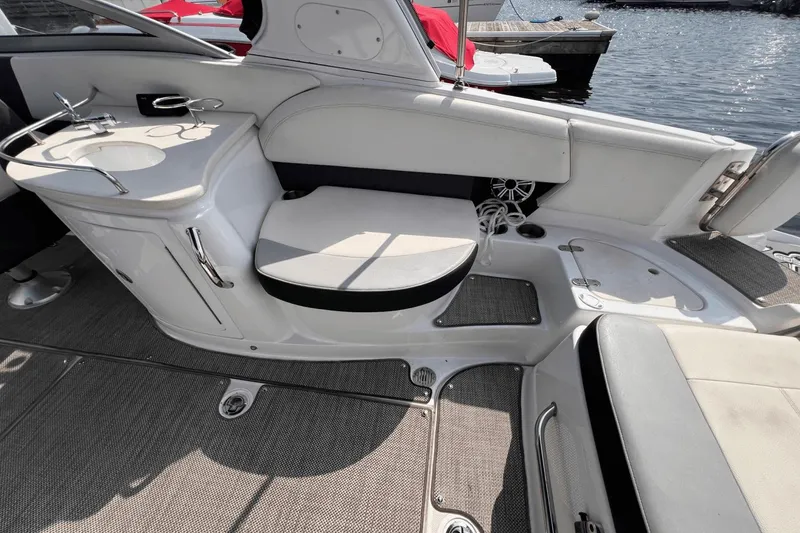 Slide: The Image of Cruisers Yachts 298 SS 2016 - 15