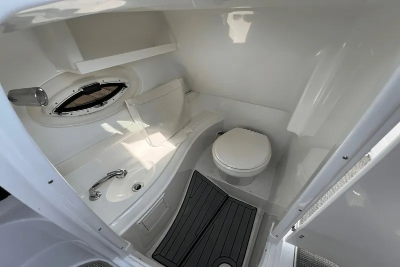 Slide: The Image of Cruisers Yachts 298 SS 2016 - 18