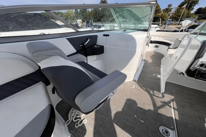 Slide: The Image of Cruisers Yachts 298 SS 2016 - 19
