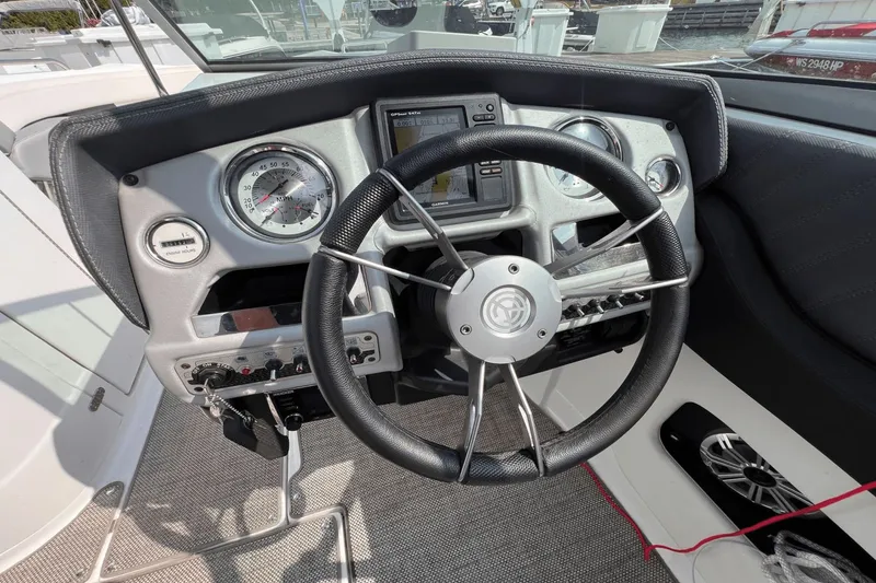 Slide: The Image of Cruisers Yachts 298 SS 2016 - 21