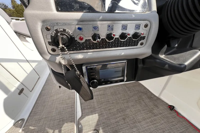 Slide: The Image of Cruisers Yachts 298 SS 2016 - 22