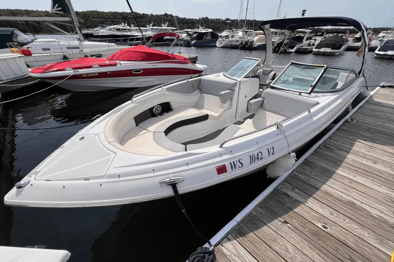 Slide: The Image of Cruisers Yachts 298 SS 2016 - 4