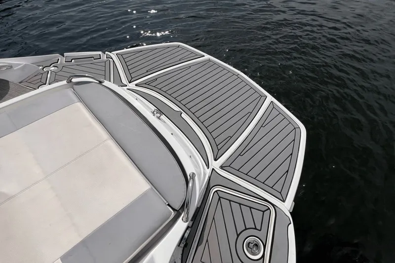 Slide: The Image of Cruisers Yachts 298 SS 2016 - 5