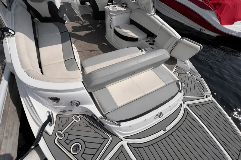 Slide: The Image of Cruisers Yachts 298 SS 2016 - 8