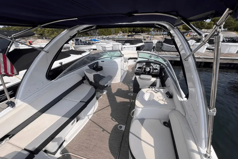 Slide: The Image of Cruisers Yachts 298 SS 2016 - 9