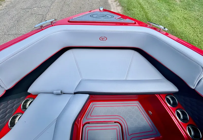 Slide: The Image of Cobalt R6 Surf 2026 - 16