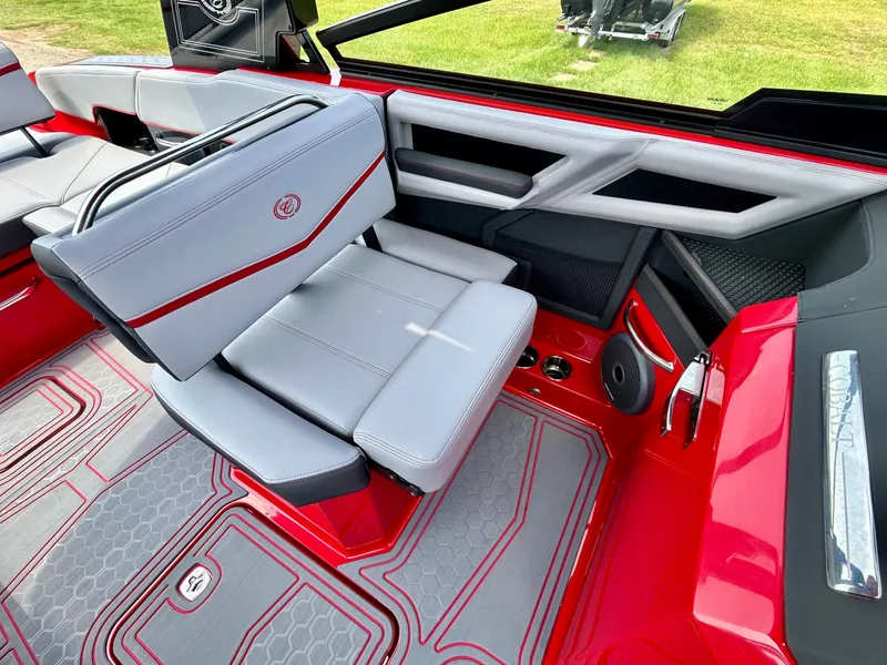 Slide: The Image of Cobalt R6 Surf 2026 - 30