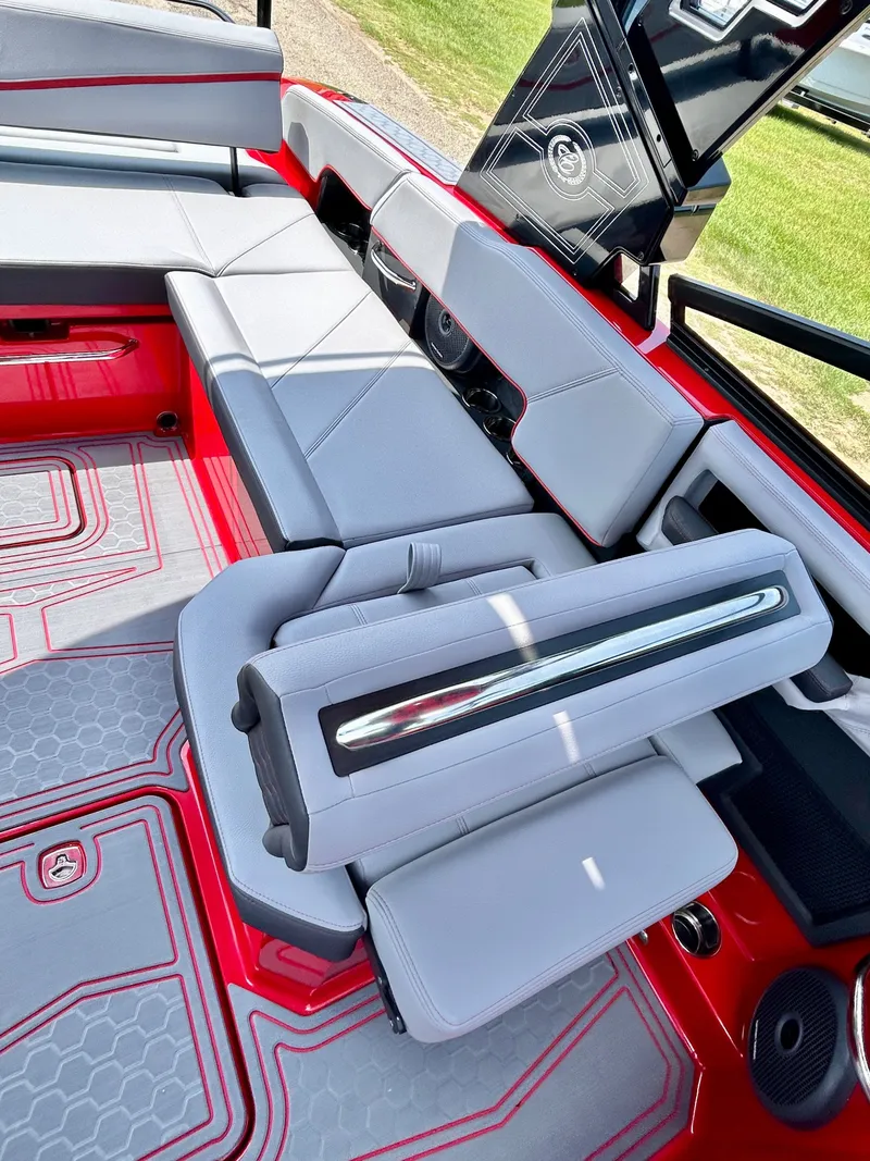 Slide: The Image of Cobalt R6 Surf 2026 - 34