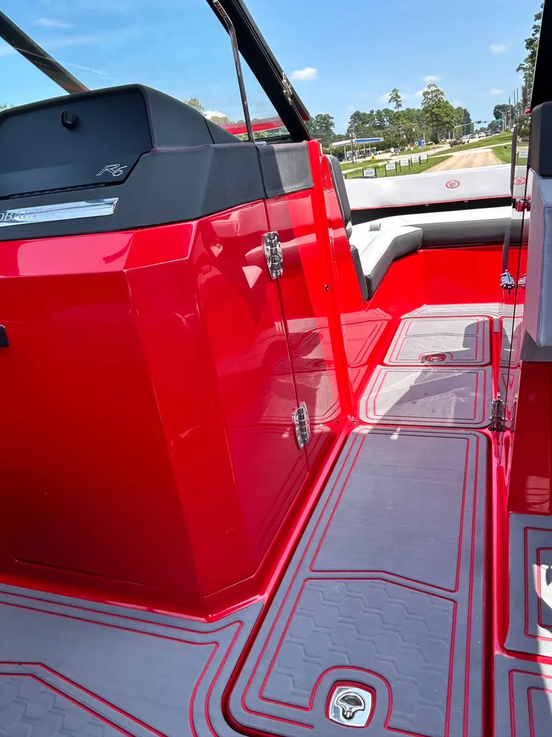 Slide: The Image of Cobalt R6 Surf 2026 - 40