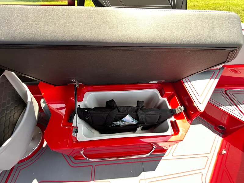 Slide: The Image of Cobalt R6 Surf 2026 - 45