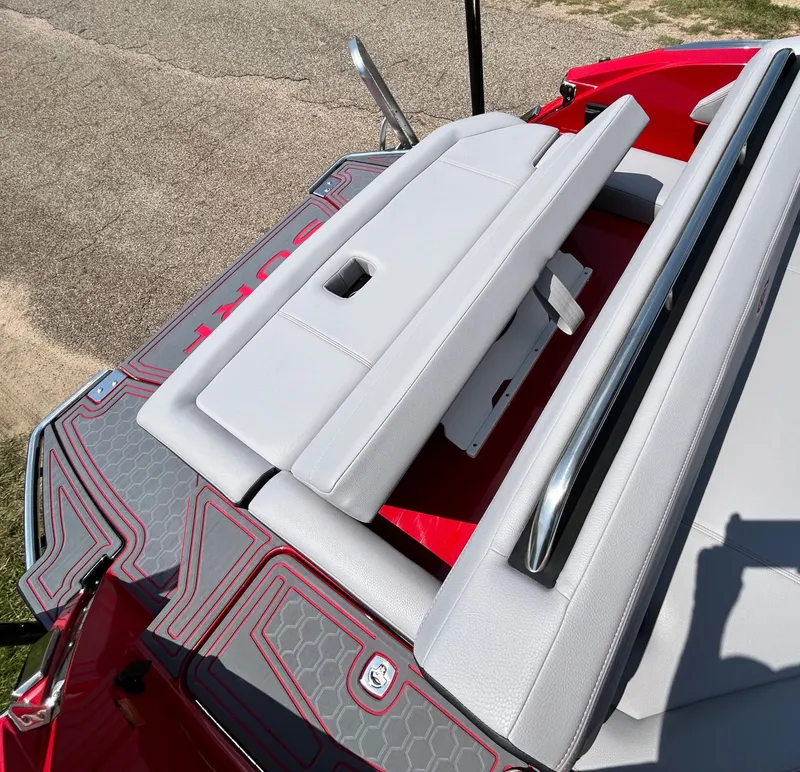 Slide: The Image of Cobalt R6 Surf 2026 - 63