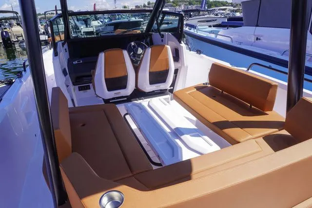 Slide: The Image of Axopar 29 Sun-Top 2025 - 4