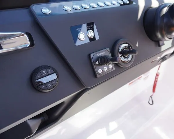 Slide: The Image of Axopar 29 Sun-Top 2025 - 9