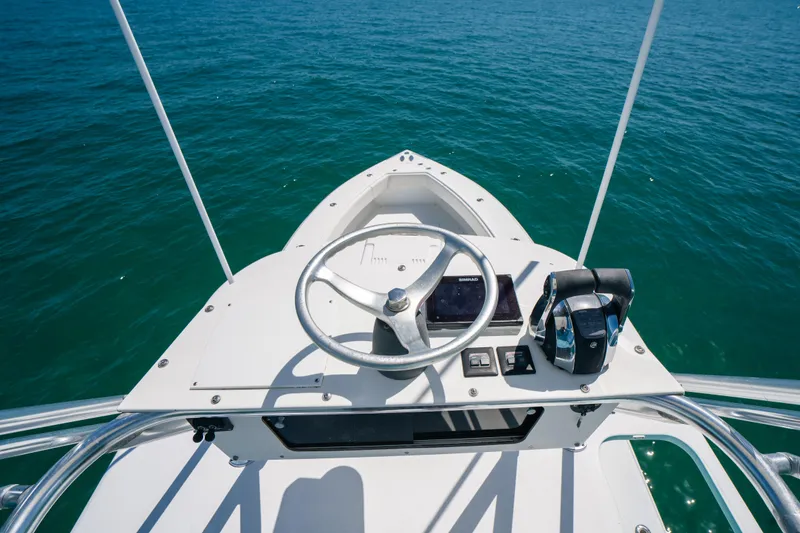 Slide: The Image of Steering console of 2006 Venture 39 Open boat on open water. - 34