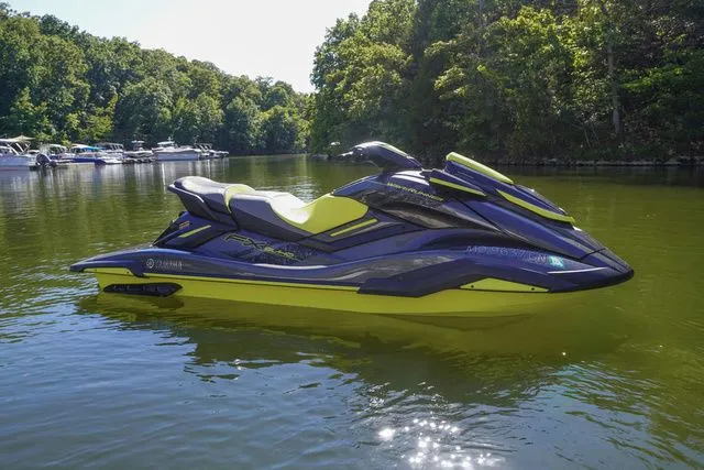 Slide: The Image of Yamaha FX SVHO-CARBON/LIME YELLOW 2021 - 4