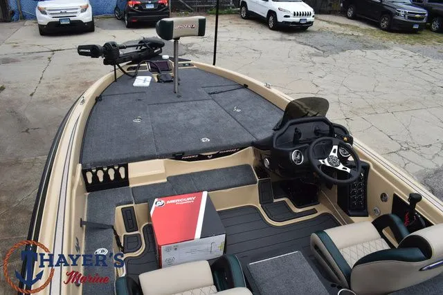 Slide: The Image of Phoenix Bass Boats 919 ZXL 2026 - 11