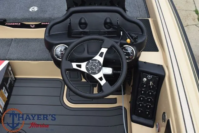 Slide: The Image of Phoenix Bass Boats 919 ZXL 2026 - 12