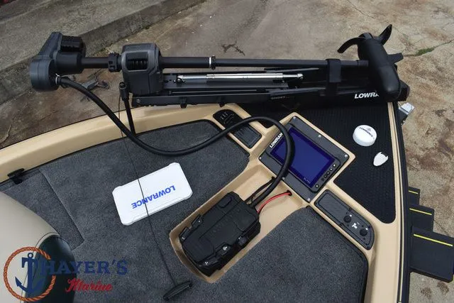 Slide: The Image of Phoenix Bass Boats 919 ZXL 2026 - 15