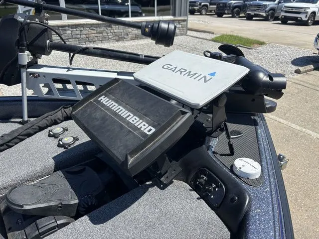 Slide: The Image of Phoenix Bass Boat 819 Pro 2023 - 12