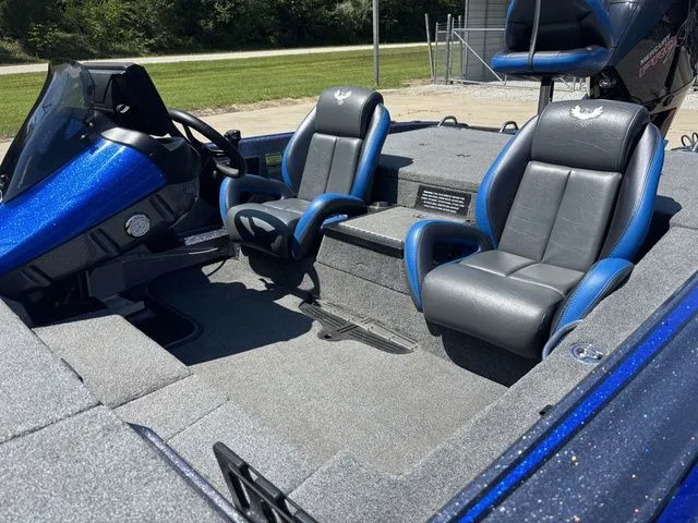 Slide: The Image of Phoenix Bass Boat 819 Pro 2023 - 15