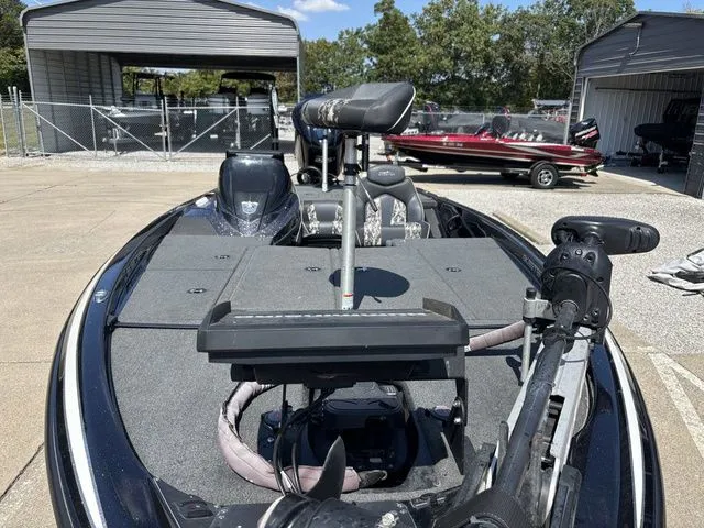 Slide: The Image of Skeeter ZX225 2019 - 10