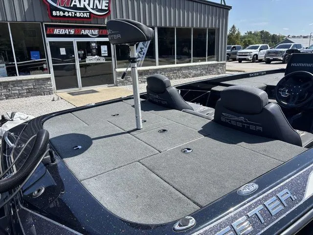 Slide: The Image of Skeeter ZX225 2019 - 4