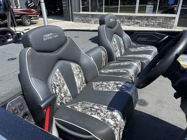 Slide: The Image of Skeeter ZX225 2019 - 7